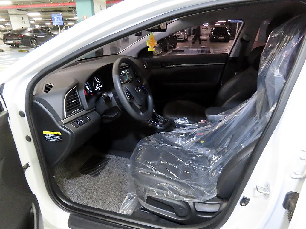 HYUNDAI Avante - Vista 6