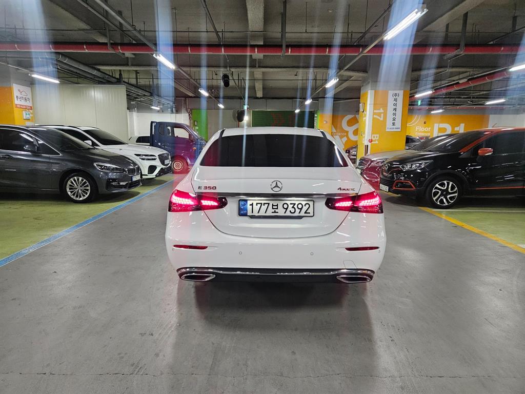 Mercedes Benz E class - Vista 4