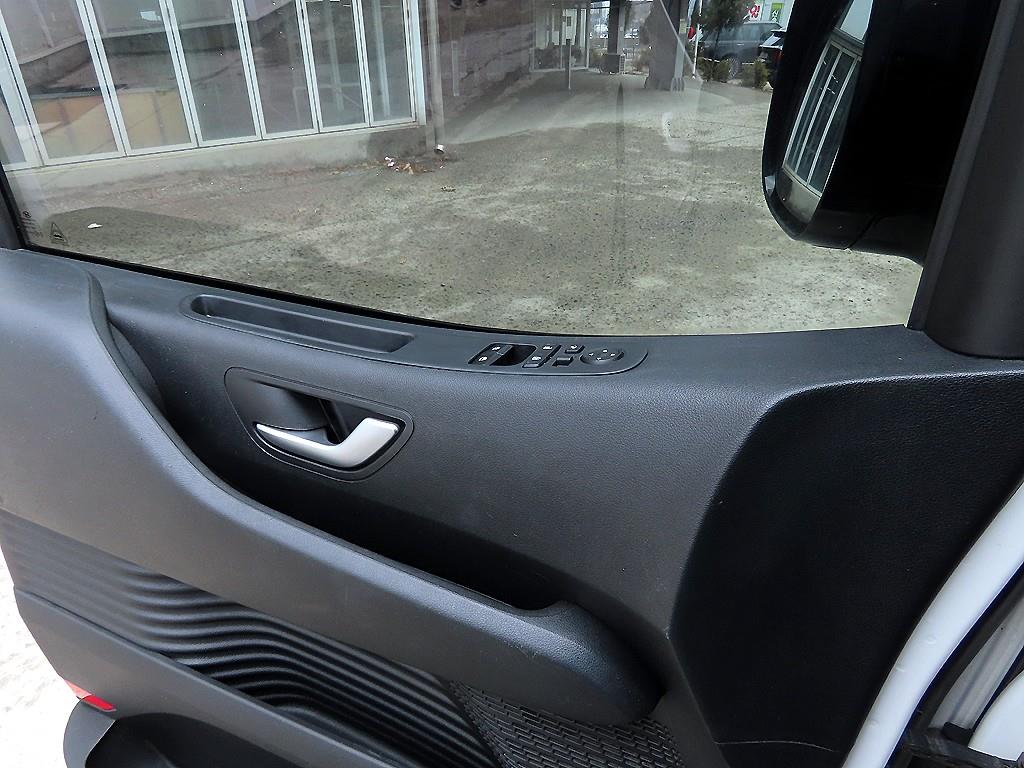 HYUNDAI Staria - Vista 11