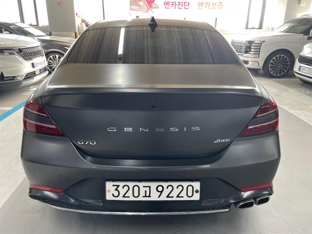 Genesis G70 - Vista 4