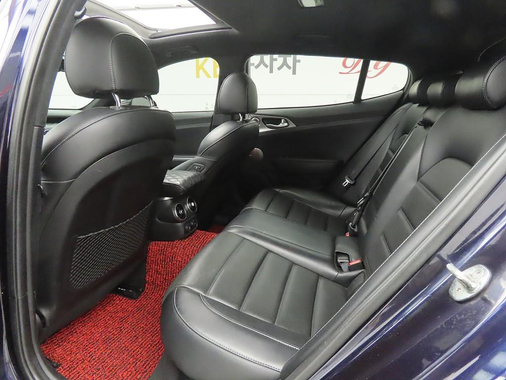 KIA Stinger - Vista 6