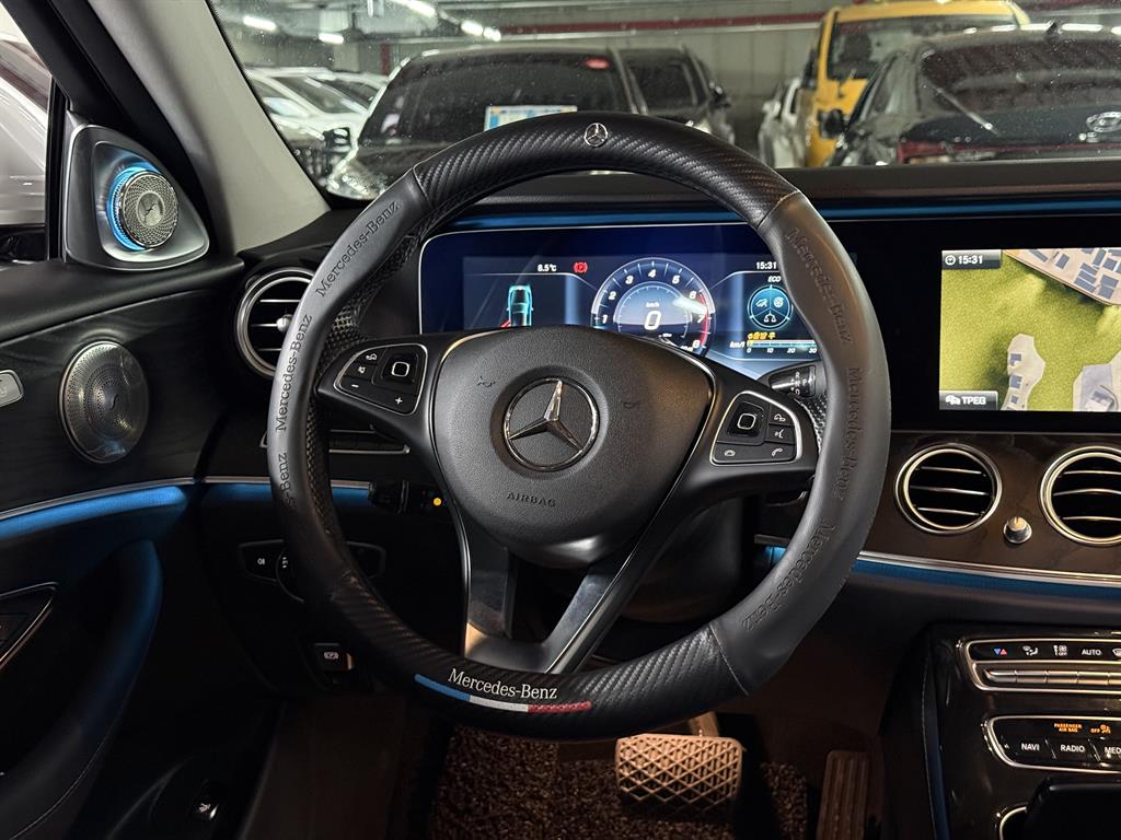 Mercedes Benz E class - Vista 10