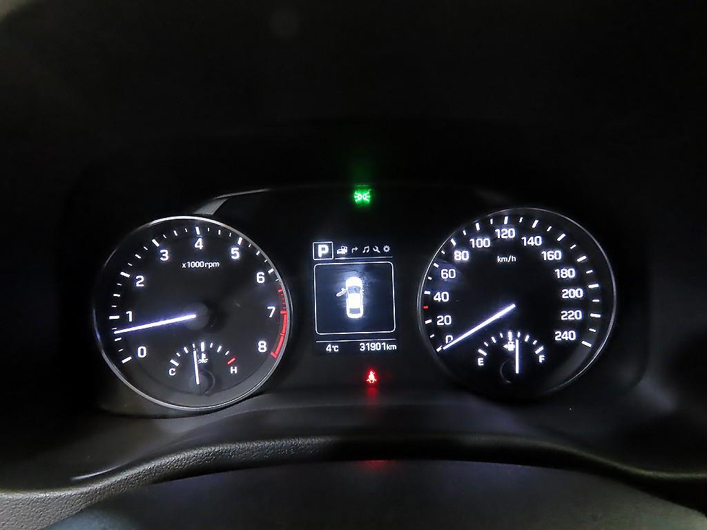 HYUNDAI Avante - Vista 9