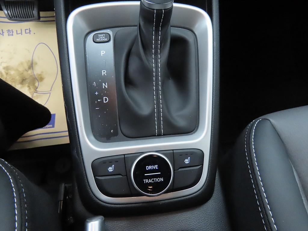 HYUNDAI Venue - Vista 10