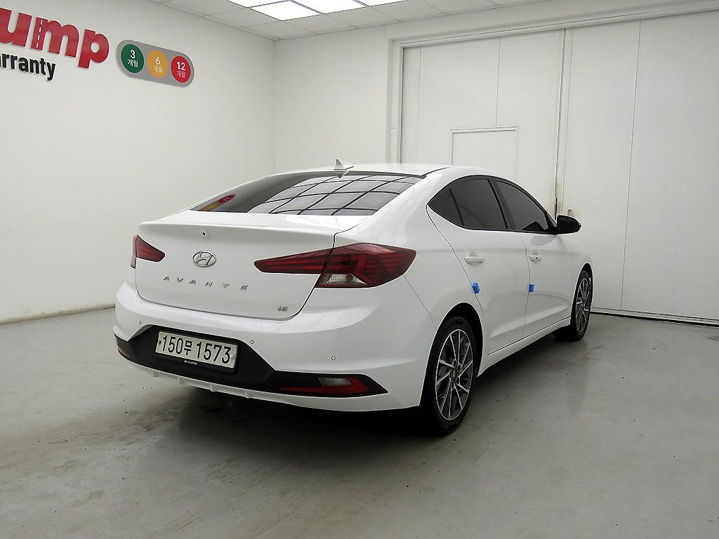 HYUNDAI Avante - Vista 4