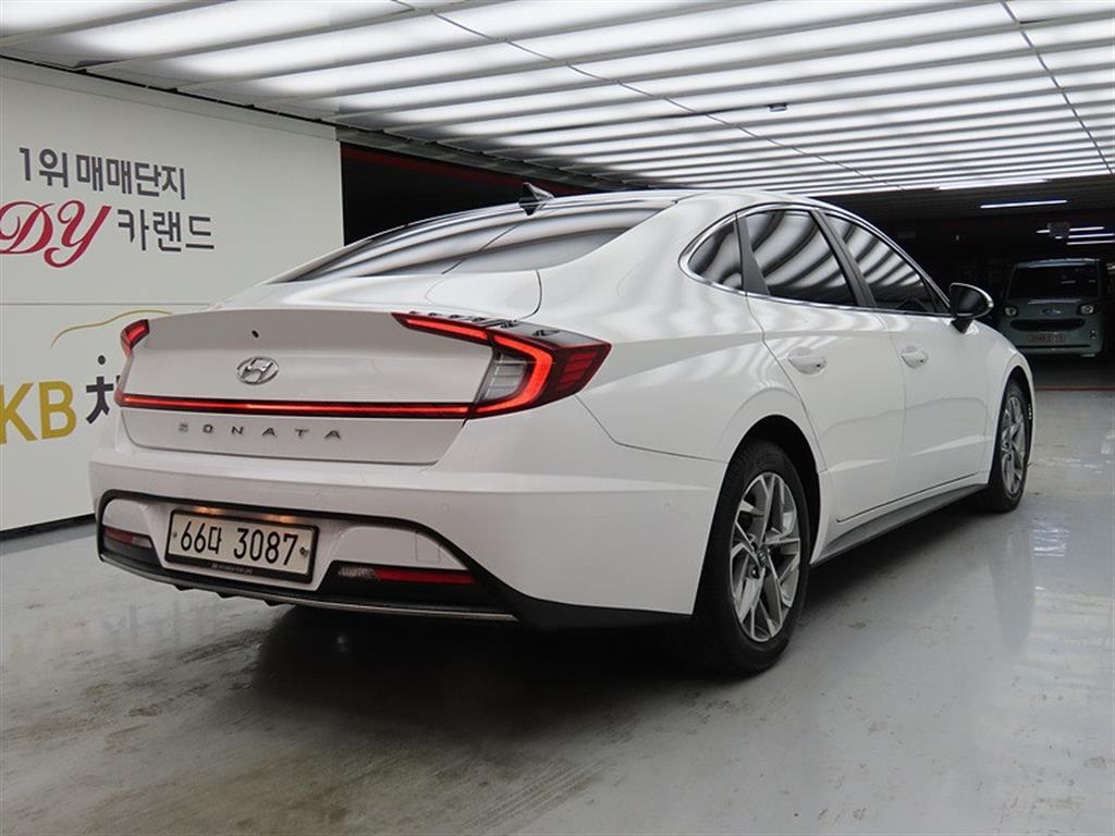 HYUNDAI Sonata - Vista 4