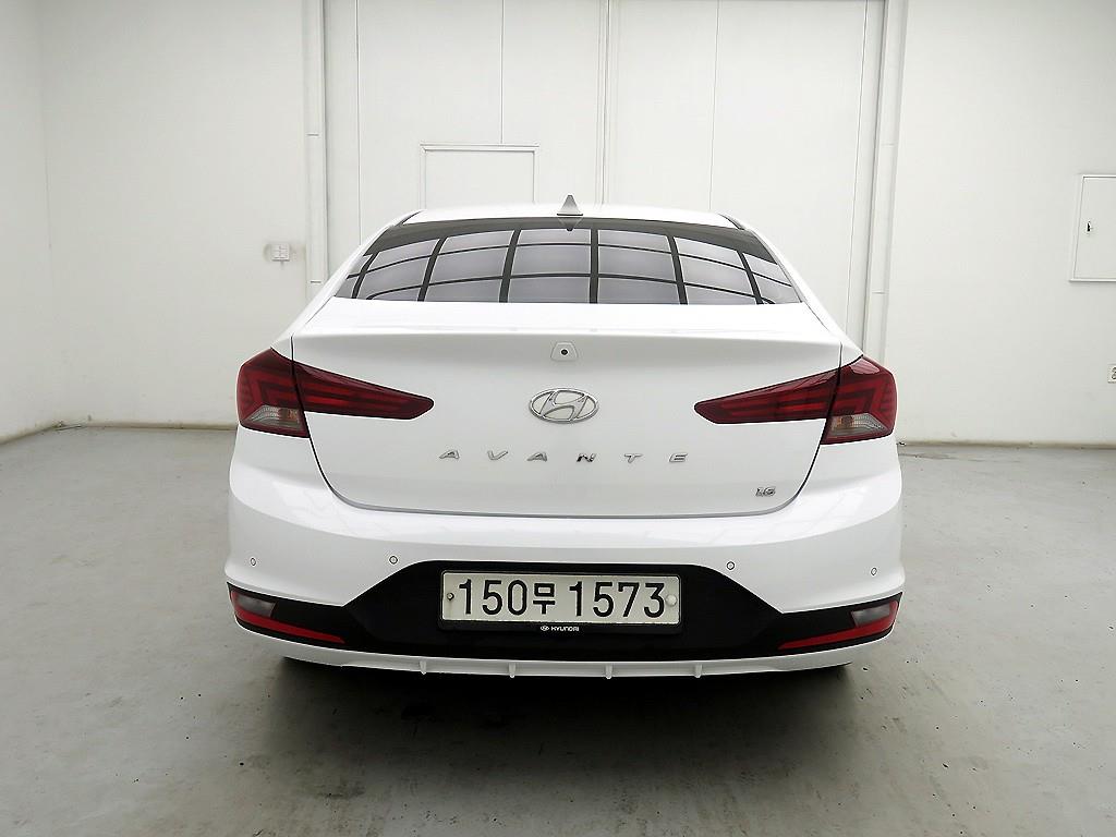 HYUNDAI Avante - Vista 3