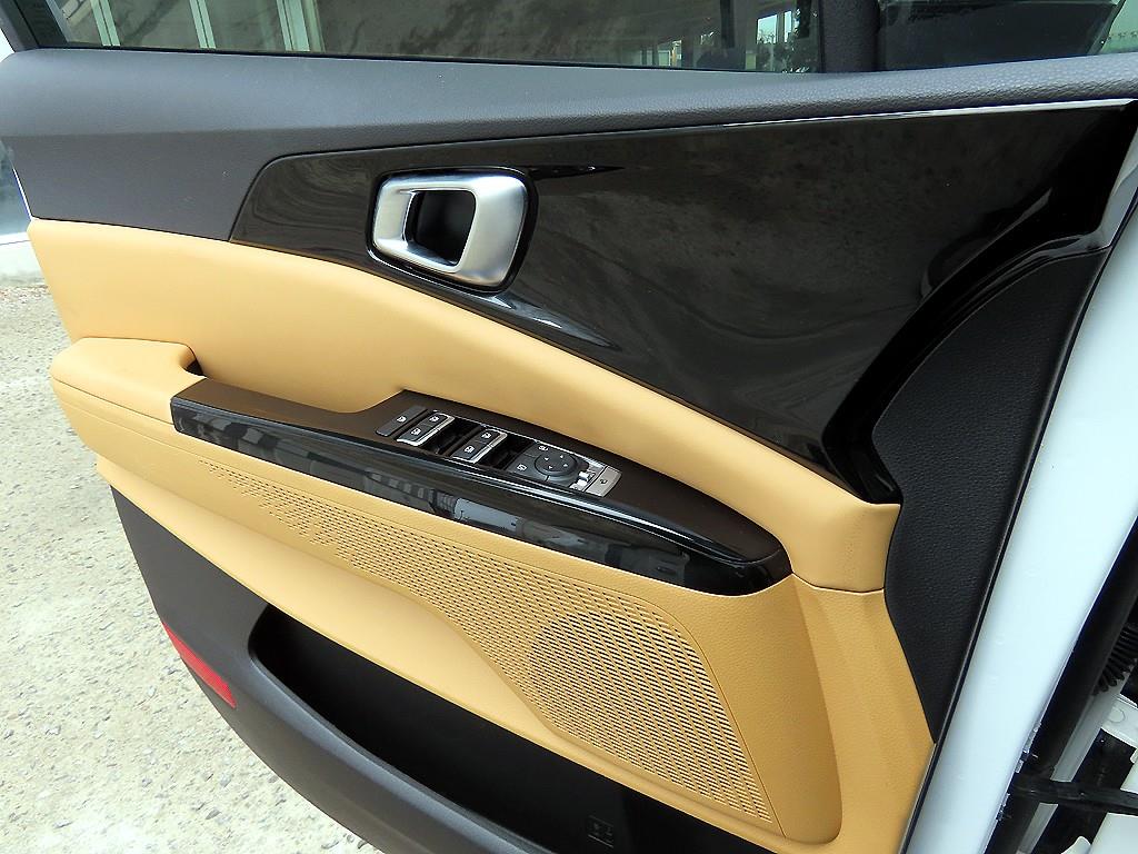 KIA Carnival - Vista 11