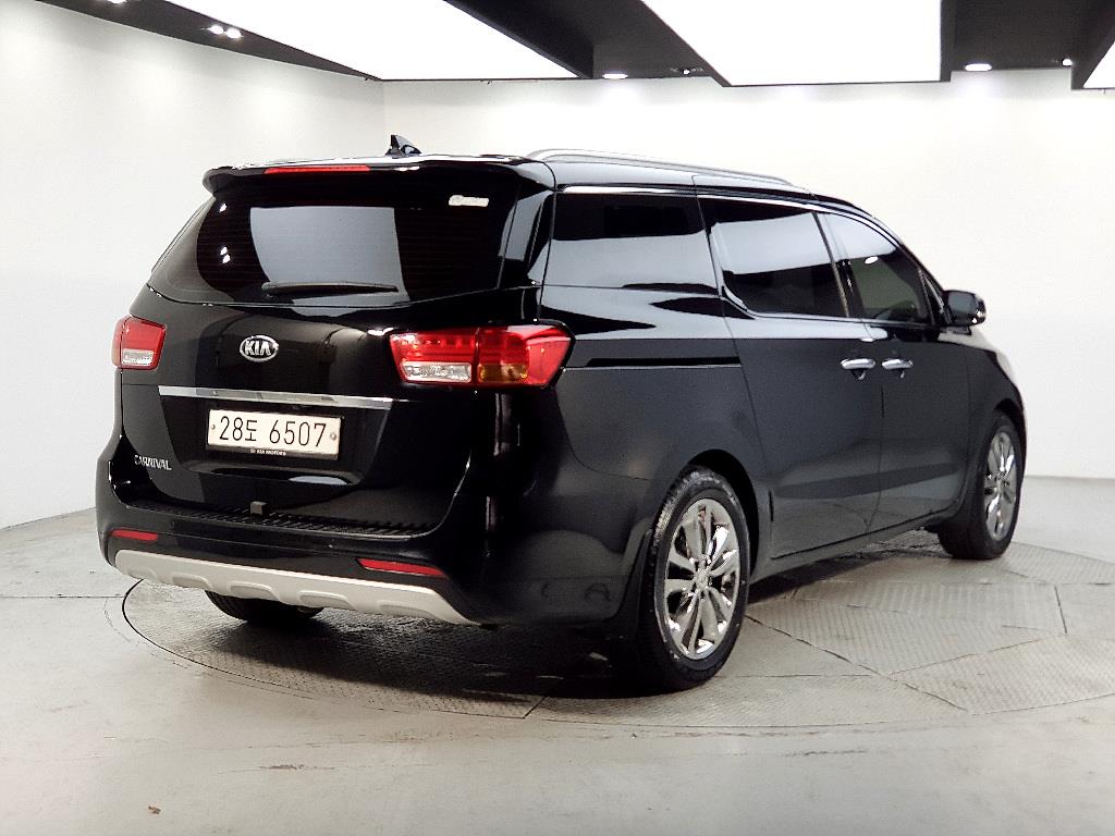 KIA Carnival - Vista 4