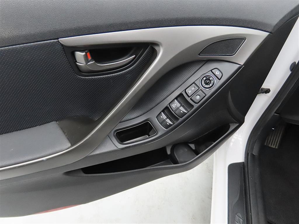 HYUNDAI Avante - Vista 11