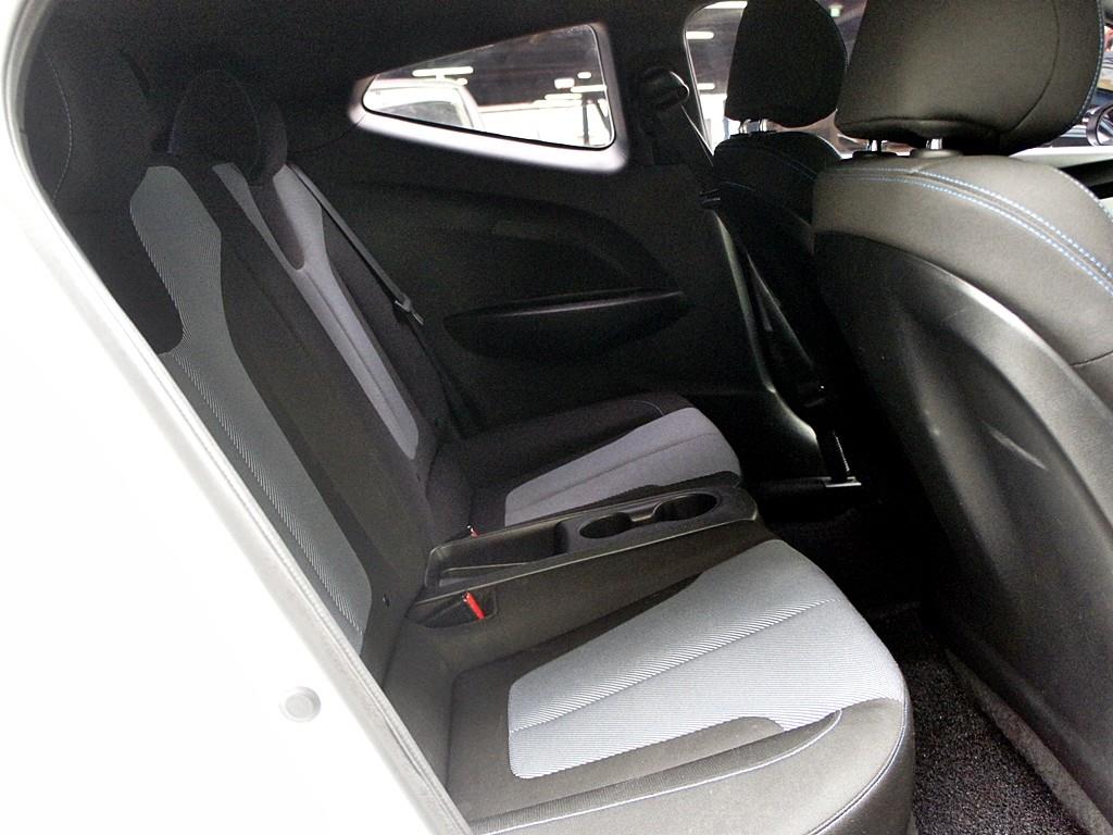 HYUNDAI Veloster - Vista 11