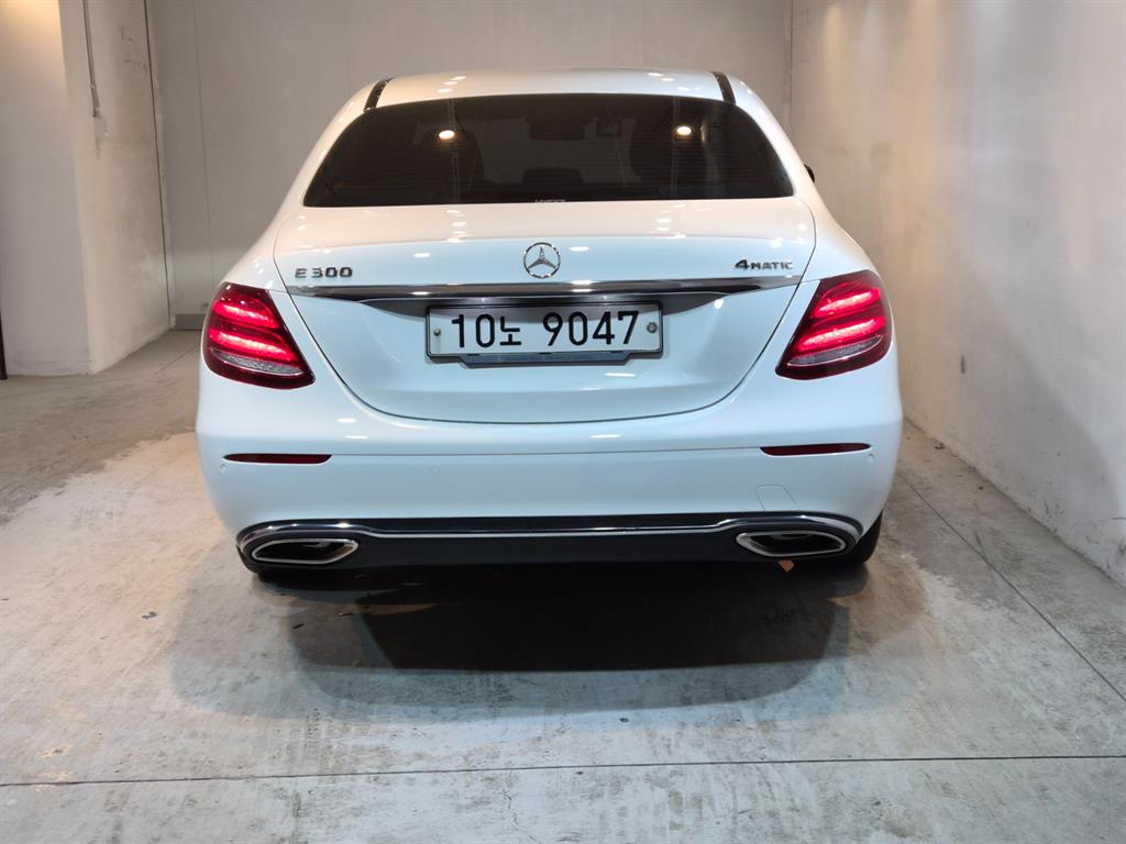 Mercedes Benz E class - Vista 3