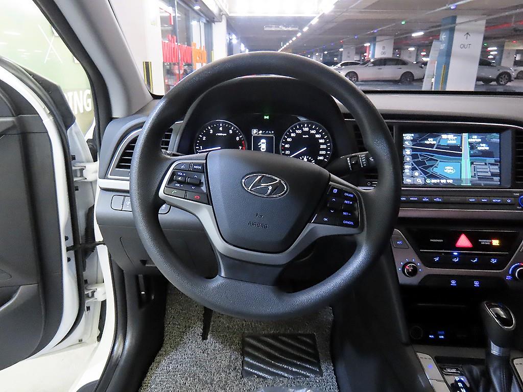 HYUNDAI Avante - Vista 8