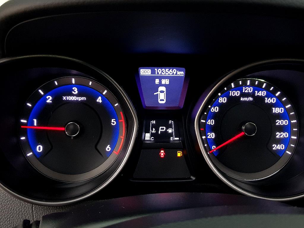 HYUNDAI i30 - Vista 7