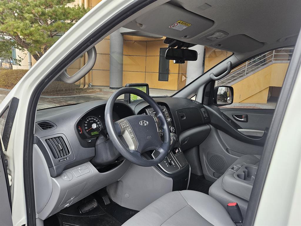 HYUNDAI Starex - Vista 10