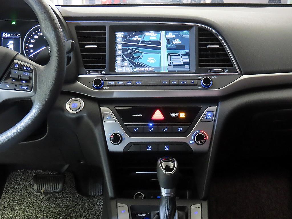 HYUNDAI Avante - Vista 11