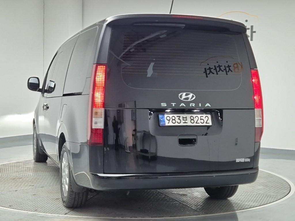 HYUNDAI Staria - Vista 2