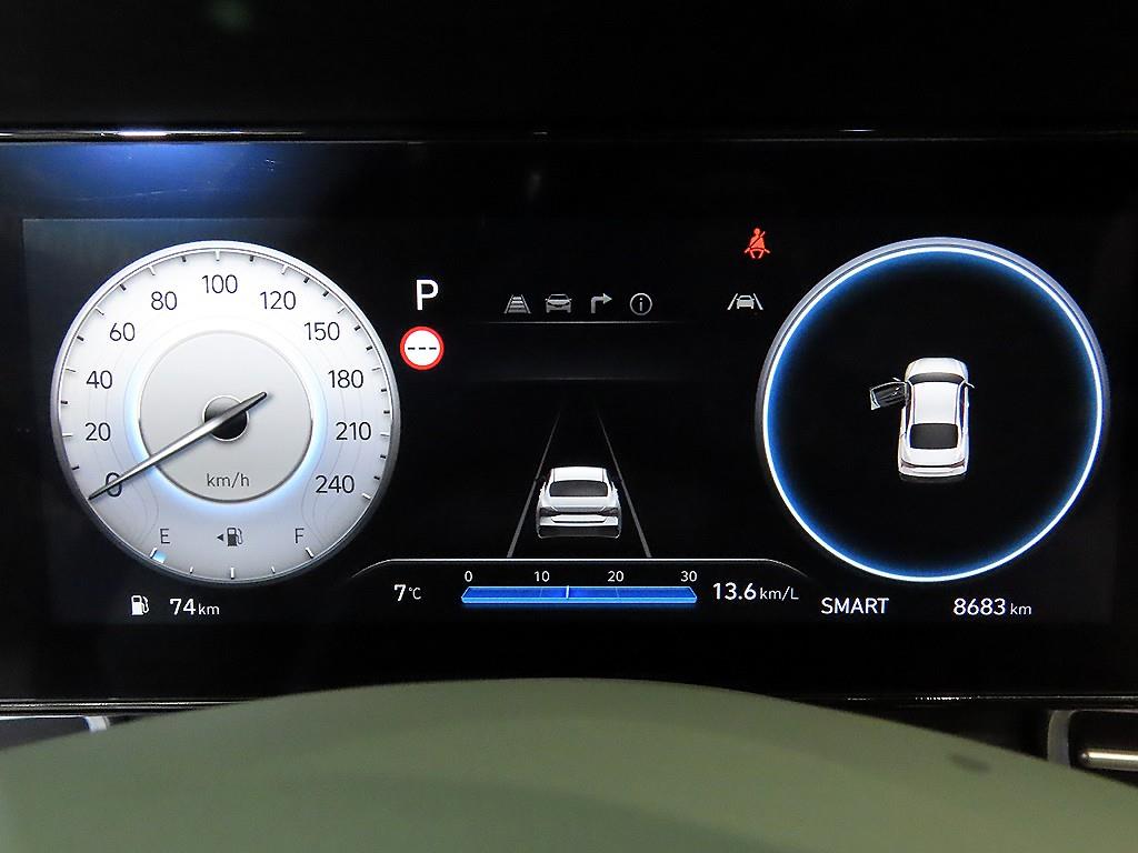 HYUNDAI Avante - Vista 9