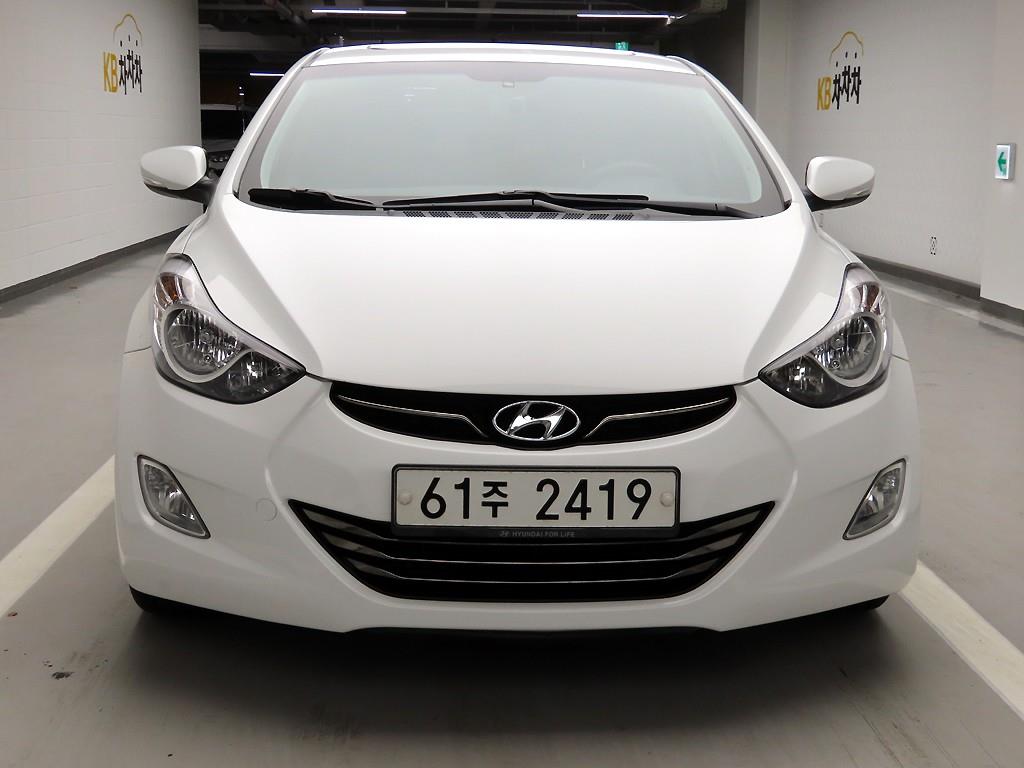 HYUNDAI Avante - Vista 2