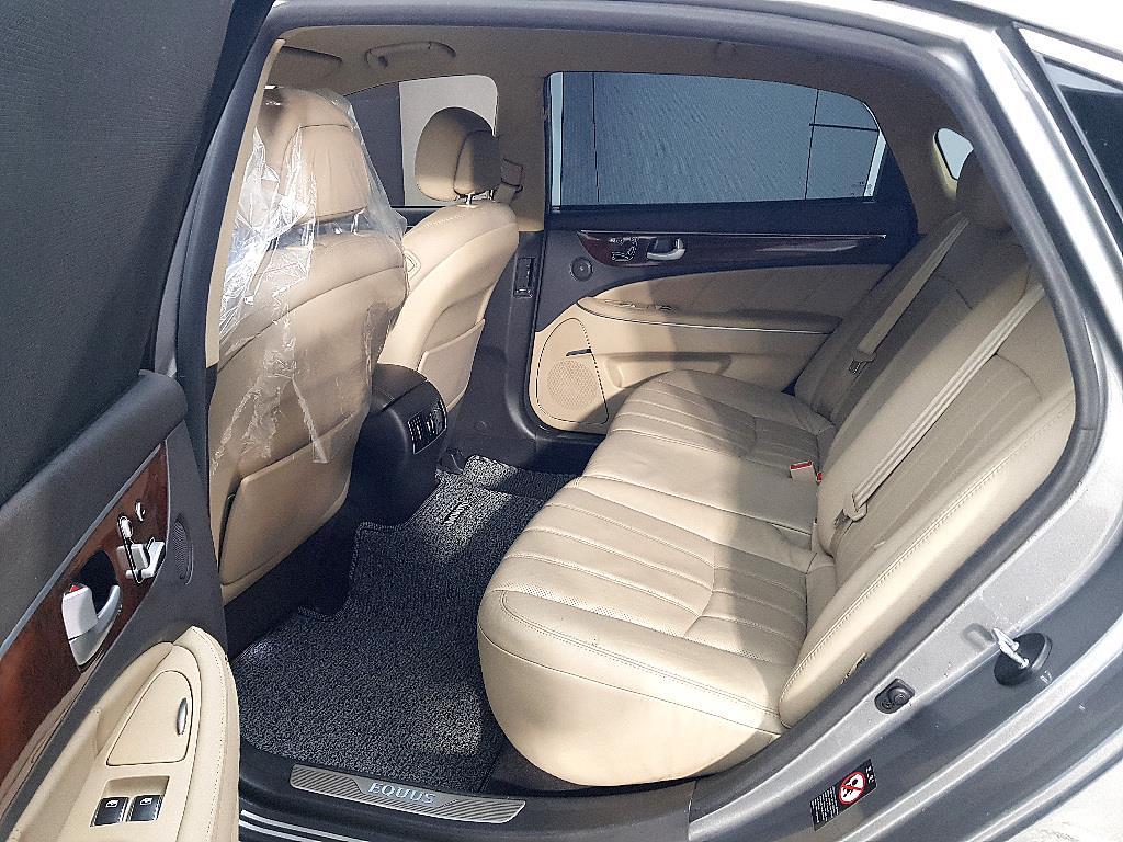 HYUNDAI Equus - Vista 9