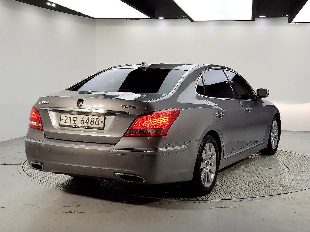 HYUNDAI Equus - Vista 4