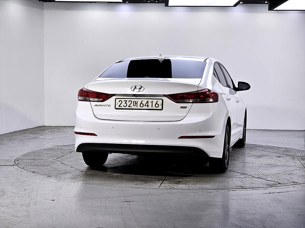 HYUNDAI Avante - Vista 3