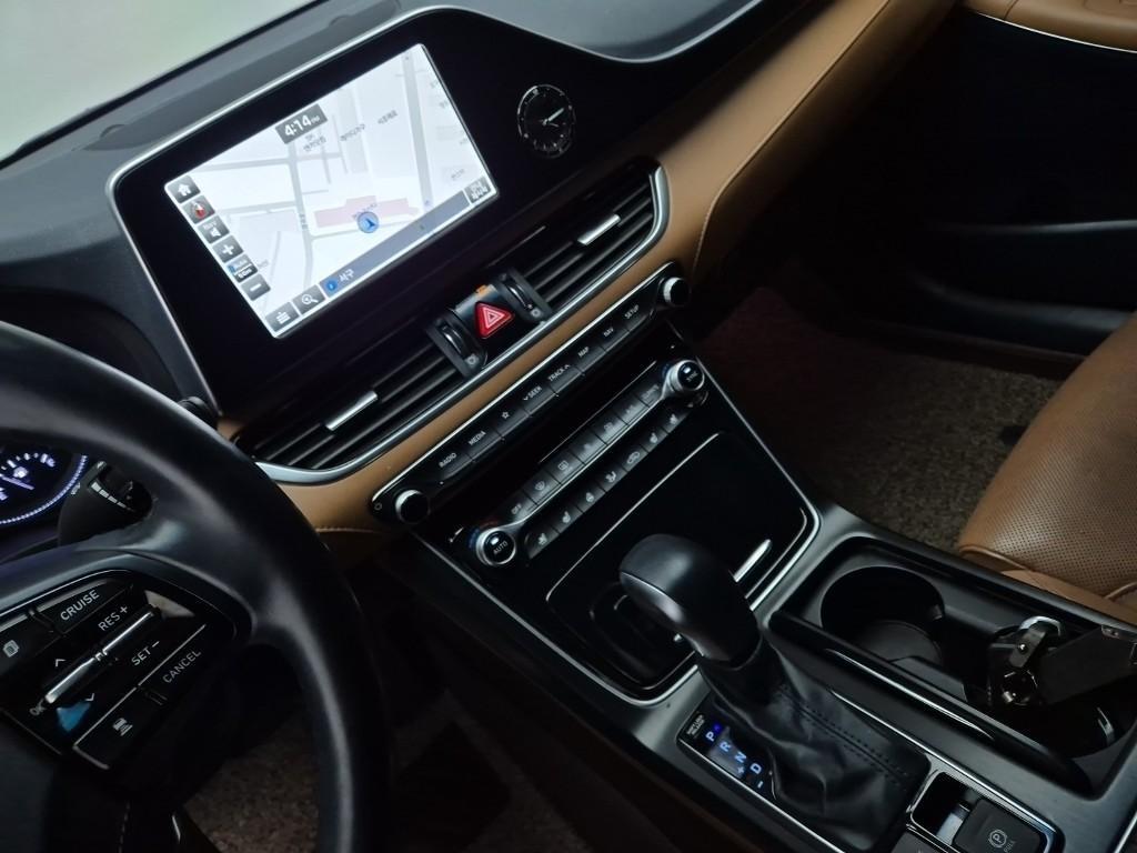 HYUNDAI Grandeur - Vista 10