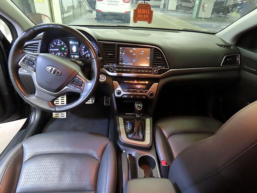 HYUNDAI Avante - Vista 10