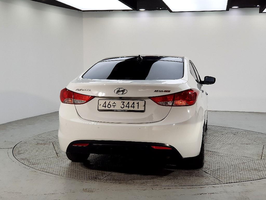 HYUNDAI Avante - Vista 3