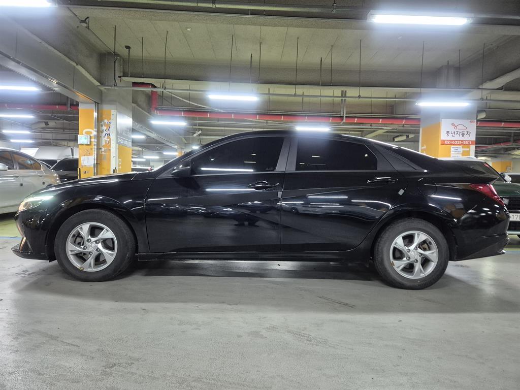 HYUNDAI Avante - Vista 2