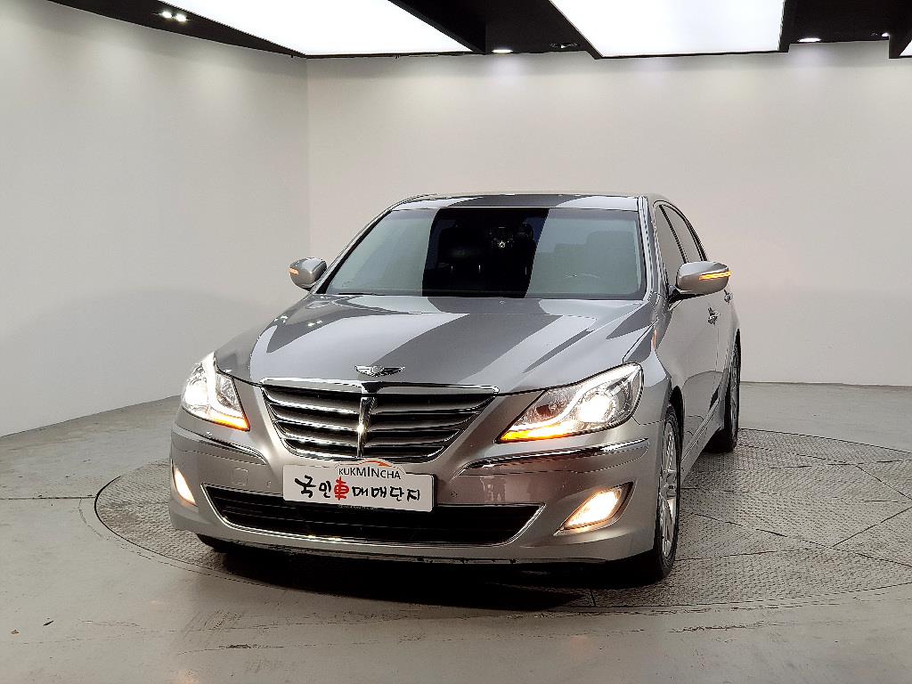 HYUNDAI Genesis - Vista 2