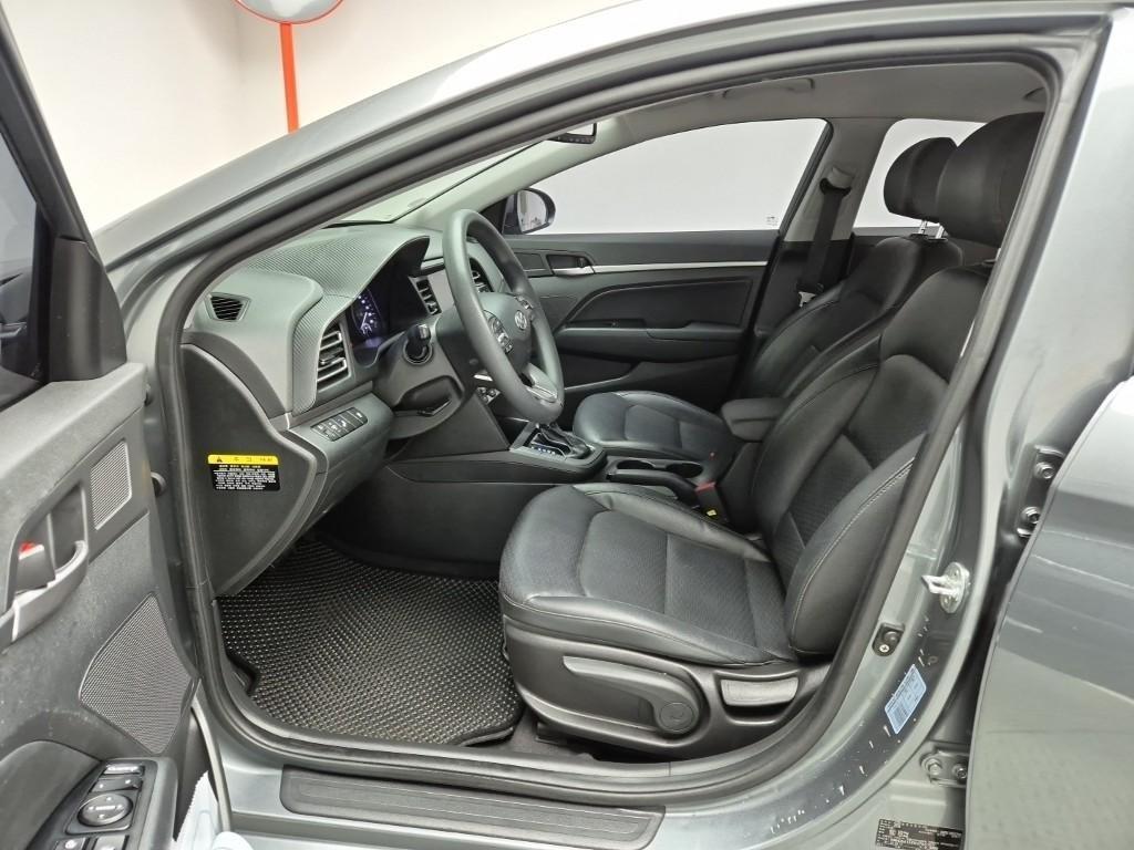 HYUNDAI Avante - Vista 11