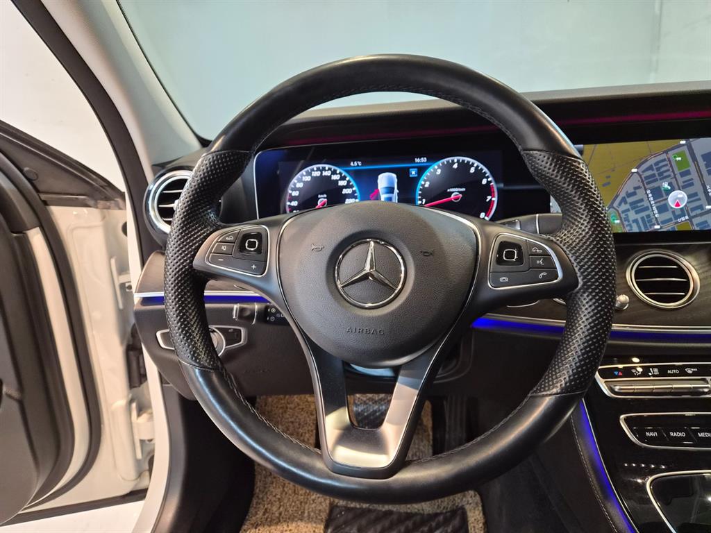 Mercedes Benz E class - Vista 8