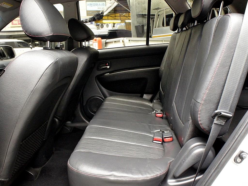 KIA Carens - Vista 11