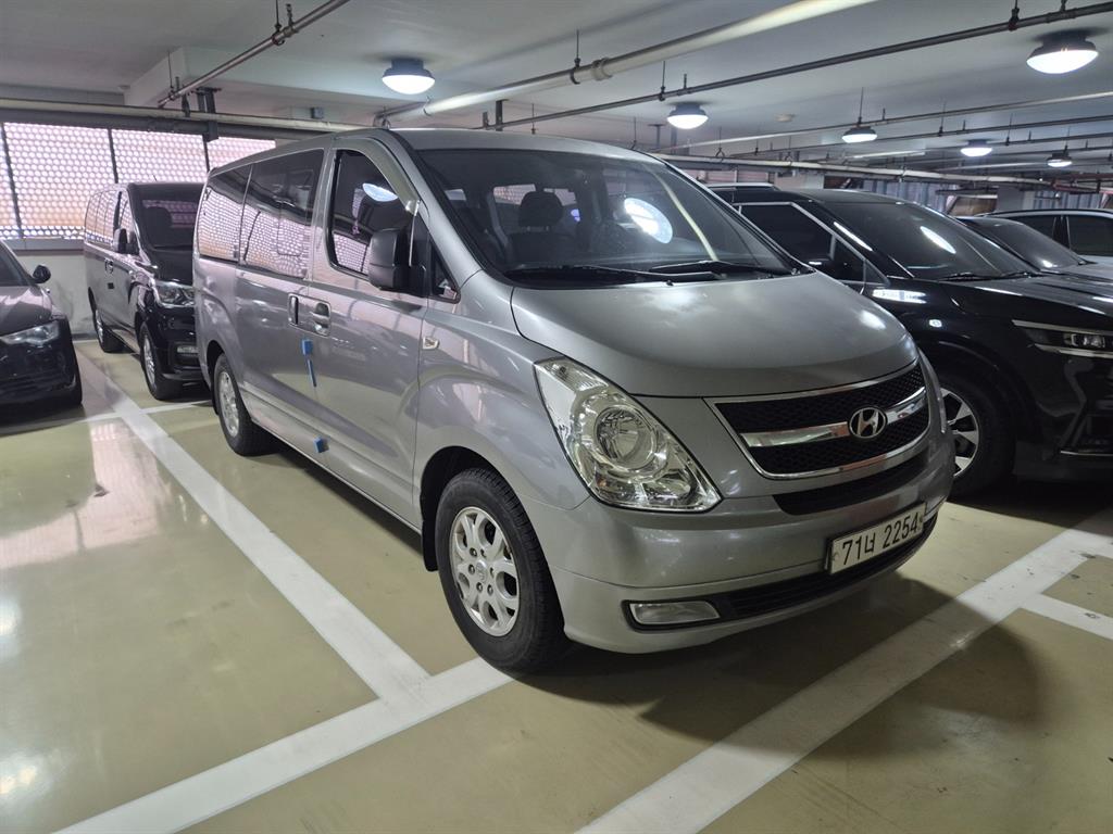 HYUNDAI Starex - Vista 2
