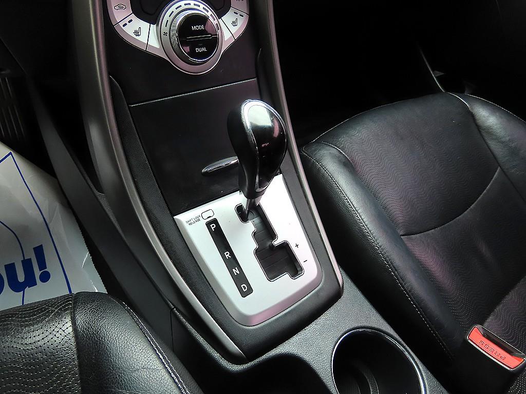 HYUNDAI Avante - Vista 10