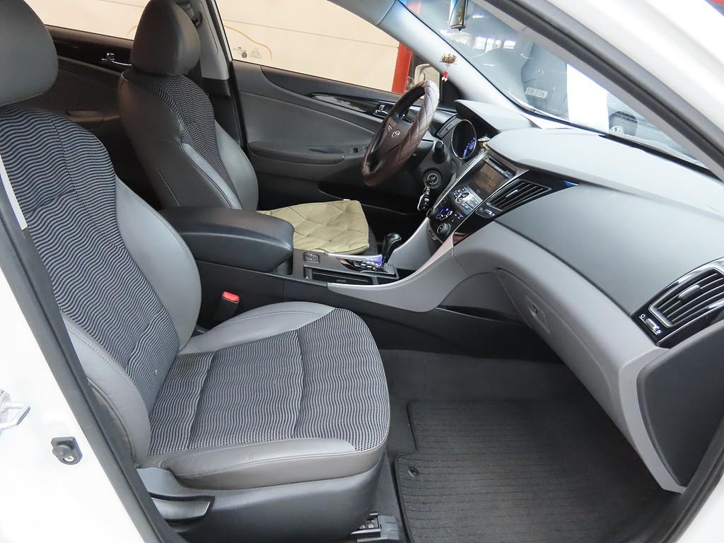 HYUNDAI Sonata - Vista 7