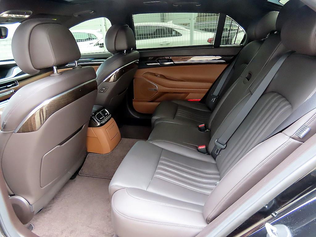 Genesis G90 - Vista 6