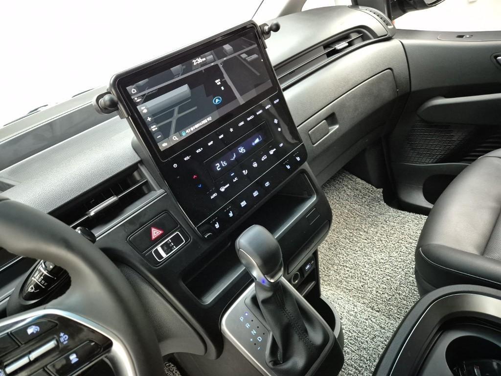 HYUNDAI Staria - Vista 10