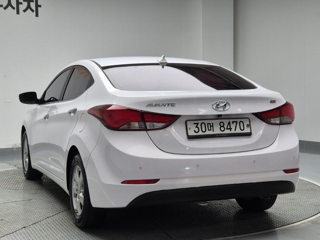 HYUNDAI Avante - Vista 2