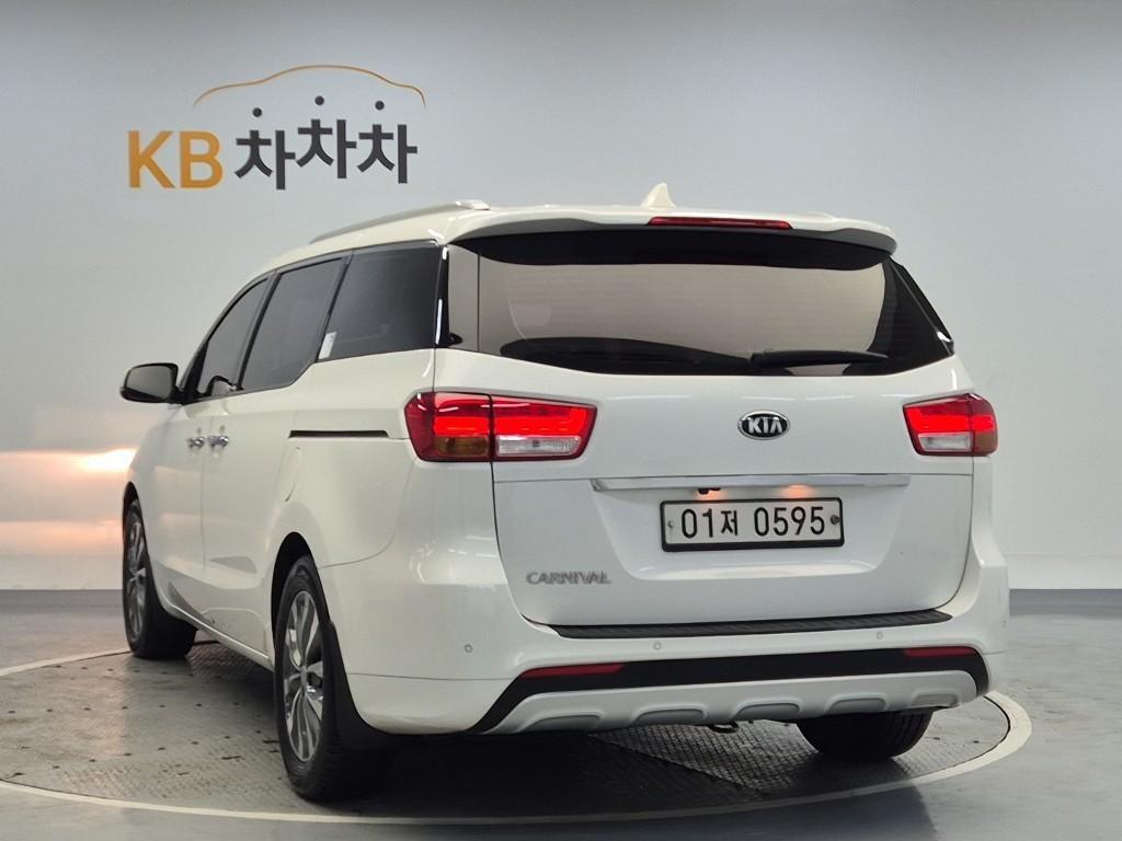 KIA Carnival - Vista 2