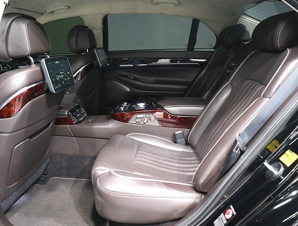 Genesis EQ900 - Vista 10