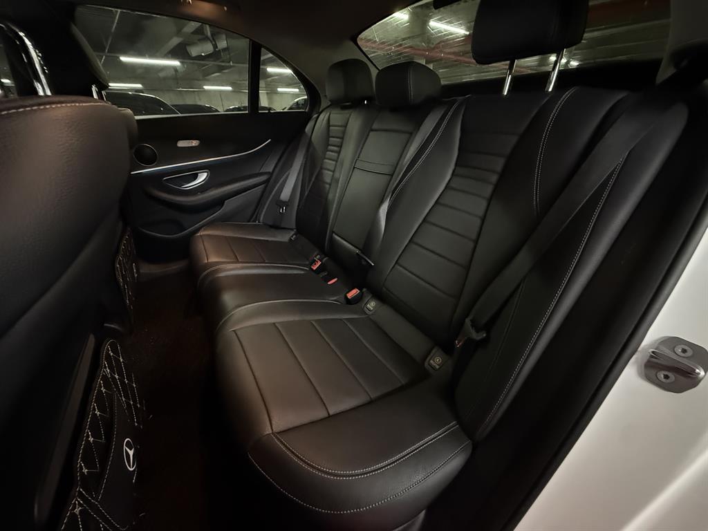 Mercedes Benz E class - Vista 8