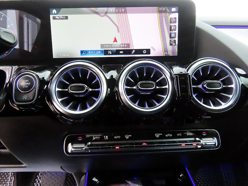 Mercedes Benz GLA Class - Vista 12