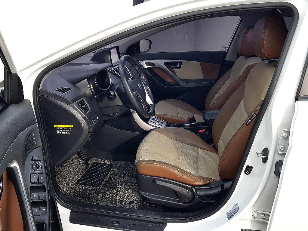 HYUNDAI Avante - Vista 8