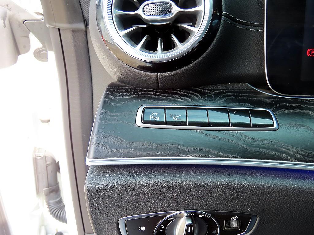 Mercedes Benz E class - Vista 12