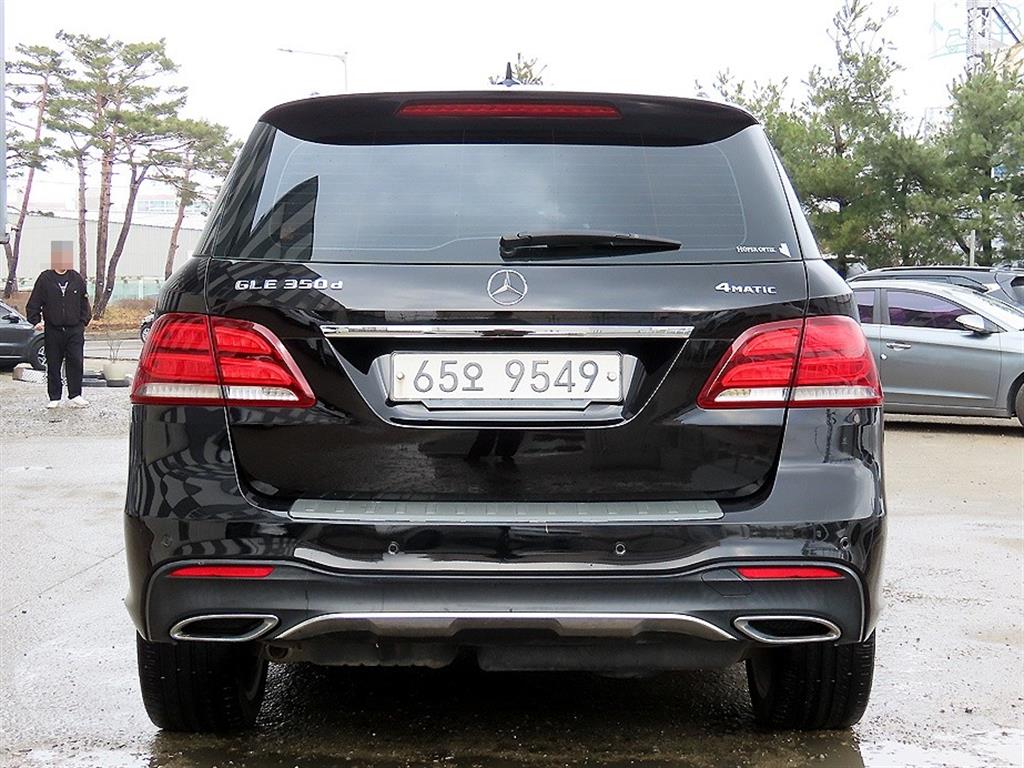 Mercedes Benz GLE Class - Vista 4