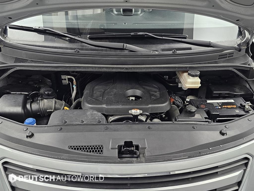 HYUNDAI Starex - Vista 6