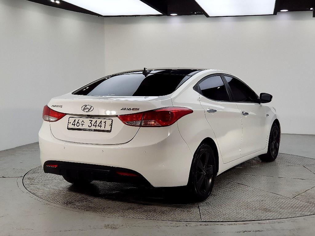 HYUNDAI Avante - Vista 4