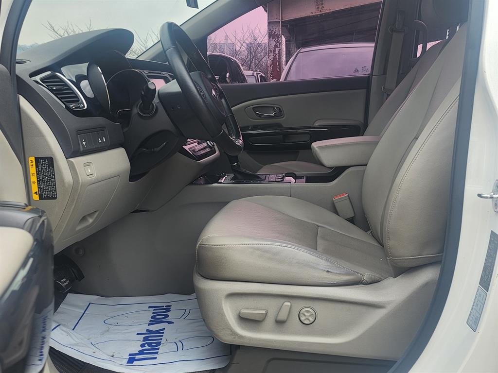 KIA Carnival - Vista 7